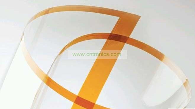 將Willow Glass卷成圓筒狀。