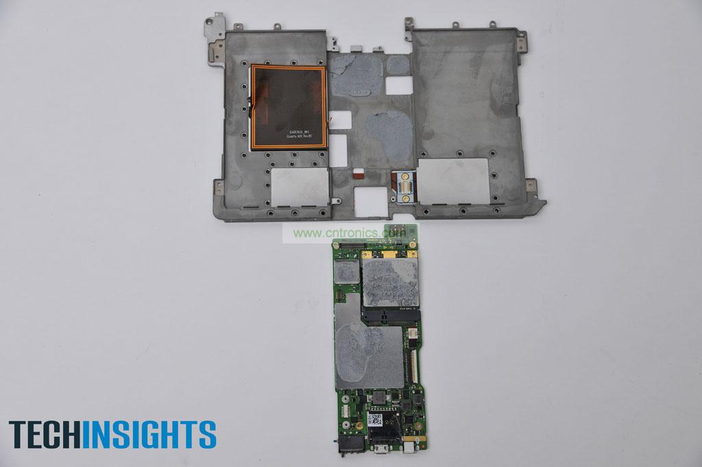 將PCB與金屬分離，從PCB板上卸下無線通訊板