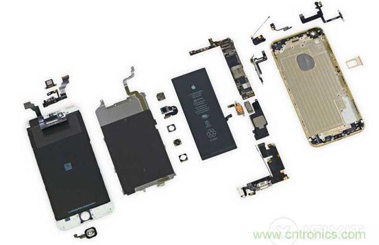 iPhone 6 Plus完全拆卸后可以看到，該產(chǎn)品在較小的空間容納了大量硬件。（來源：iFixit）